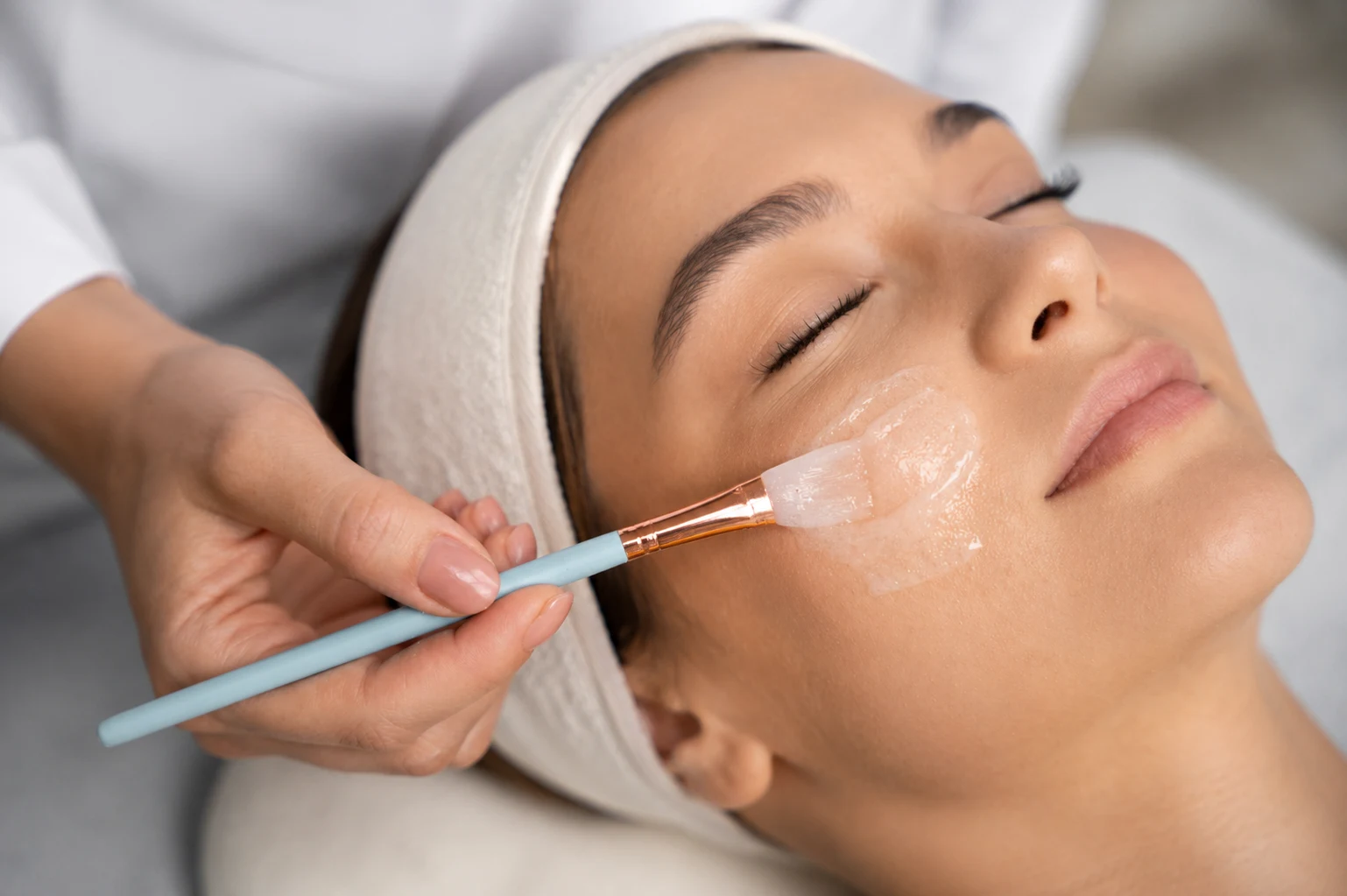 Chemical Peeling Treatment Cost in Thane: What Changes the Price?